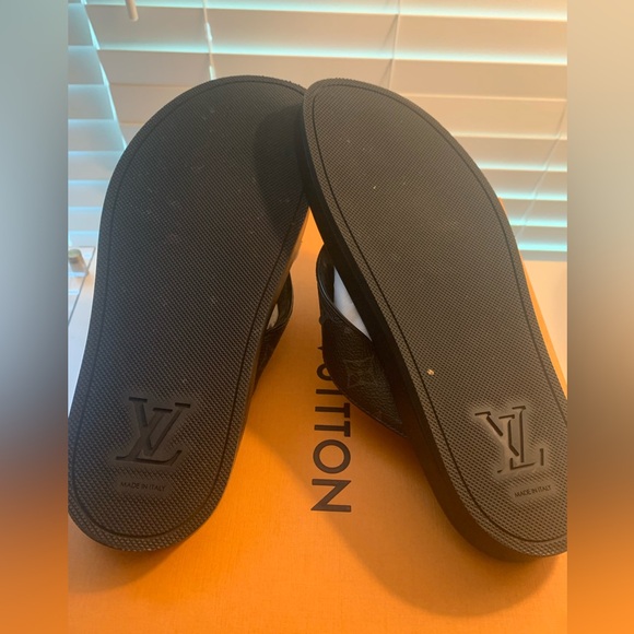 Louis Vuitton MIRABEAU THONG SANDALS - Picture 4 of 14